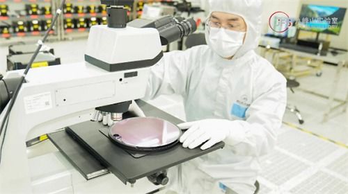 九峰山實(shí)驗(yàn)室實(shí)現(xiàn)氮化鎵材料制備新突破，推動(dòng)電子材料生產(chǎn)邁向新臺(tái)階